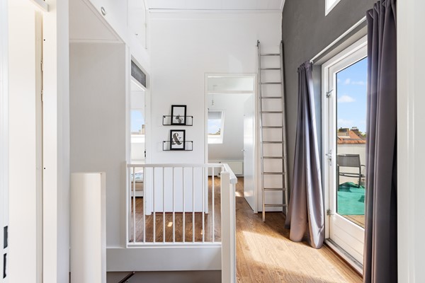 Foto - Verkocht onder voorbehoud: wonen aan het water met luxe, rust en een eigen aanlegsteiger!